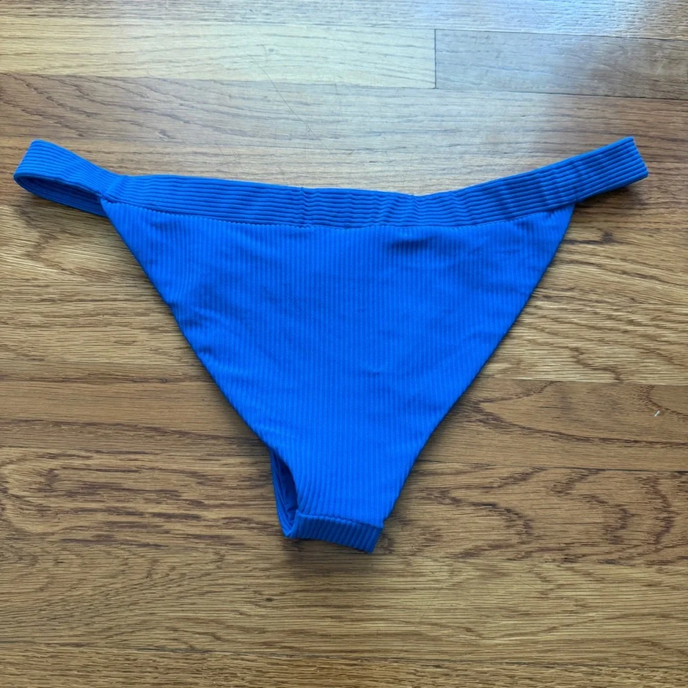 Frankie’s Bikinis blue beach swim bottoms Large